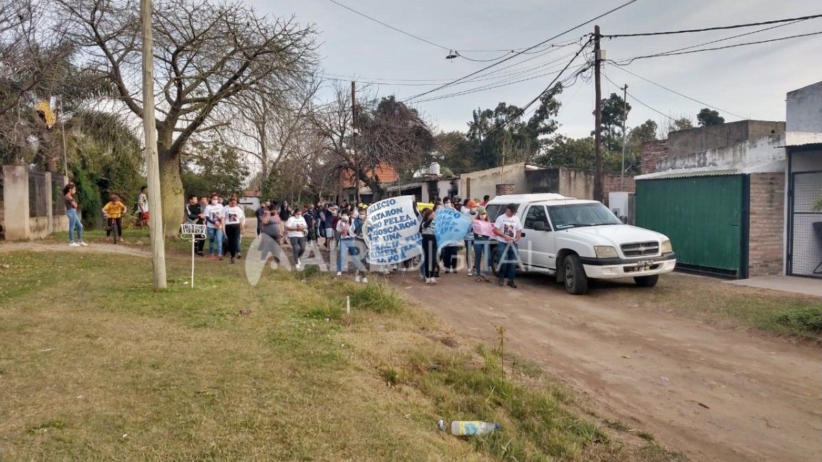 Vecinos de La Guardia marcharon en reclamo de justicia por la muerte de Franco Scola