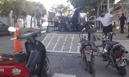 El comisario Walter Barcos destacó que los operativos se pueden realizar gracias a la confección de mapas del delito que surge de los datos de las diferentes denuncias, por eso instó a los vecinos a que hagan las denuncias. El comisario Walter Barcos destacó que los operativos se pueden realizar gracias a la confección de mapas del delito que surge de los datos de las diferentes denuncias, por eso instó a los vecinos a que hagan las denuncias.