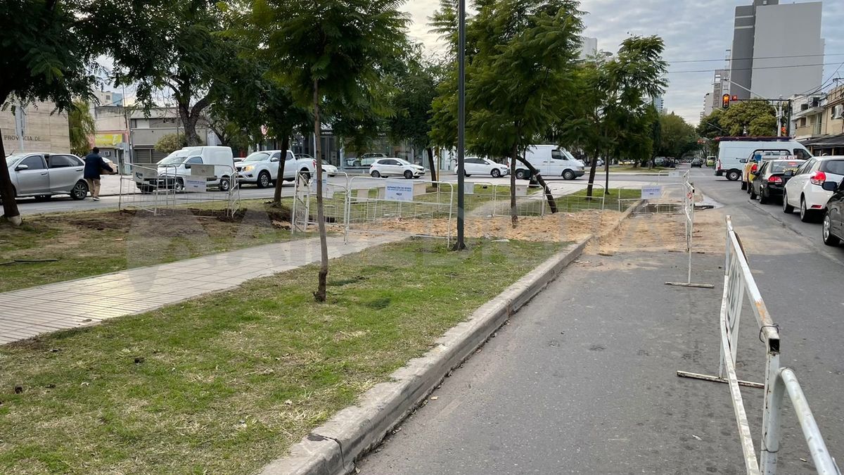 Este martes, el corralito de ASSA mantiene restringida la circulación en sentido oeste este sobre Bulevar Pellegrini entre Francia y Urquiza.