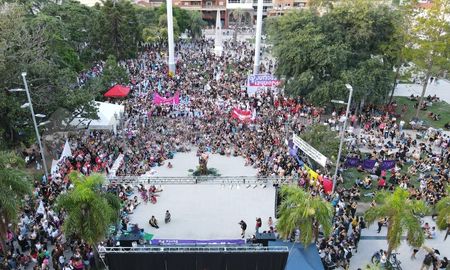 Miles de mujeres se manifestaron este 8 de marzo en las calles de la ciudad de Santa Fe, en el marco del Día Internacional de la Mujer. Miles de mujeres se manifestaron este 8 de marzo en las calles de la ciudad de Santa Fe, en el marco del Día Internacional de la Mujer.