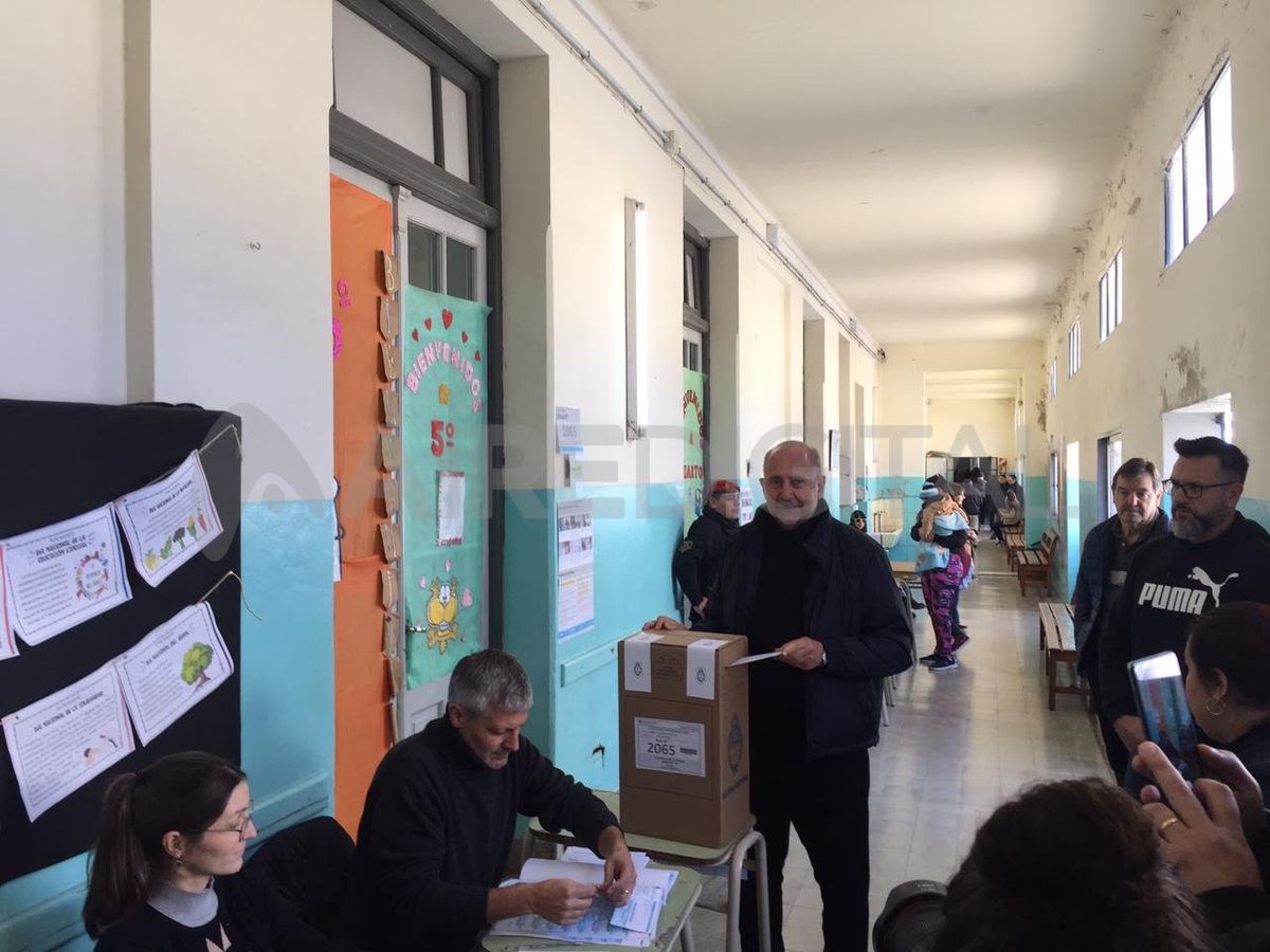 El gobernador de Santa Fe, Omar Perotti, votó en la ciudad de Rafaela. El gobernador de Santa Fe, Omar Perotti, votó en la ciudad de Rafaela.
