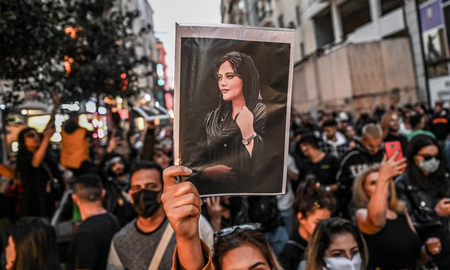 El valiente desafío de miles de mujeres en Irán para no tener que cubrirse el cabello: el video El valiente desafío de miles de mujeres en Irán para no tener que cubrirse el cabello: el video