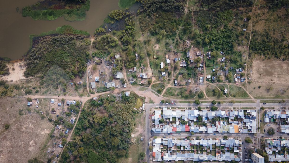 Imagen desde un dron de los asentamientos de barrio El Pozo en 2023.