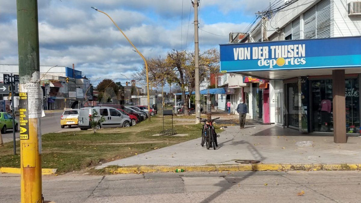 Por momentos las calles quedaron desoladas al registrarse muy poca gente caminando.