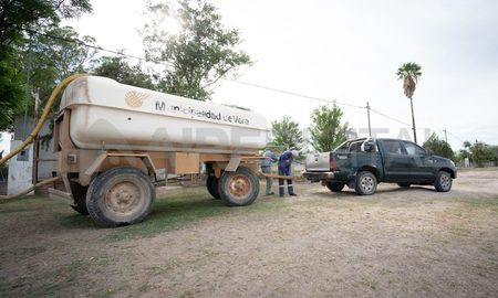 La situación por la prolongada sequía en el norte de la provincia de Santa Fe es desesperante. La situación por la prolongada sequía en el norte de la provincia de Santa Fe es desesperante.
