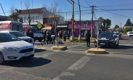 Ambas mujeres fueron trasladadas en ambulancia hasta el Hospital Cullen. Ambas mujeres fueron trasladadas en ambulancia hasta el Hospital Cullen.