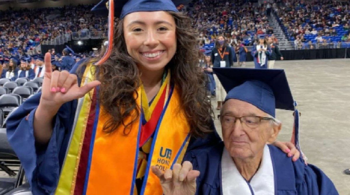 Nunca es tarde: un abuelo de 87 años se graduó en la universidad el mismo día que su nieta