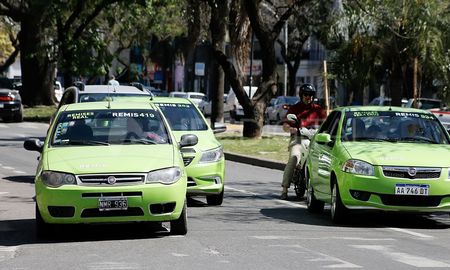 El intendente Emilio Jatón confirmó que ampliarán licencias para taxis y remises. El intendente Emilio Jatón confirmó que ampliarán licencias para taxis y remises.