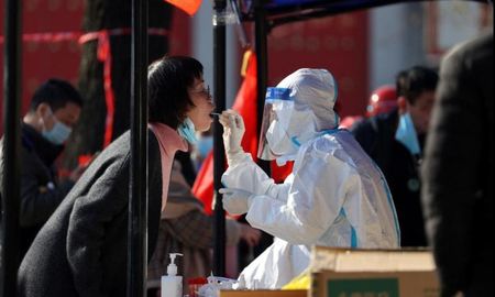 La provincia china de Henan, impondrá test de coronavirus a sus 99 millones habitantes cada 48 horas debido al aumento de los contagios. La provincia china de Henan, impondrá test de coronavirus a sus 99 millones habitantes cada 48 horas debido al aumento de los contagios.