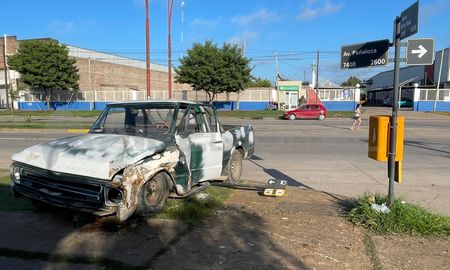 Un hombre de 73 años que manejaba su camioneta está grave tras protagonizar un accidente en el norte de la ciudad de Santa Fe. Un hombre de 73 años que manejaba su camioneta está grave tras protagonizar un accidente en el norte de la ciudad de Santa Fe.