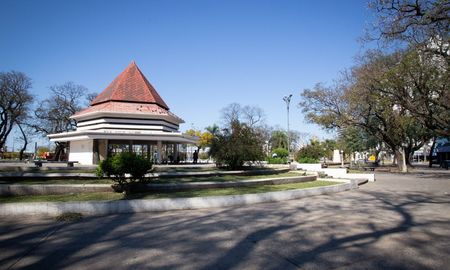 La Municipalidad de Santa Fe inició obras en la histórica Plaza Colón. La Municipalidad de Santa Fe inició obras en la histórica Plaza Colón.