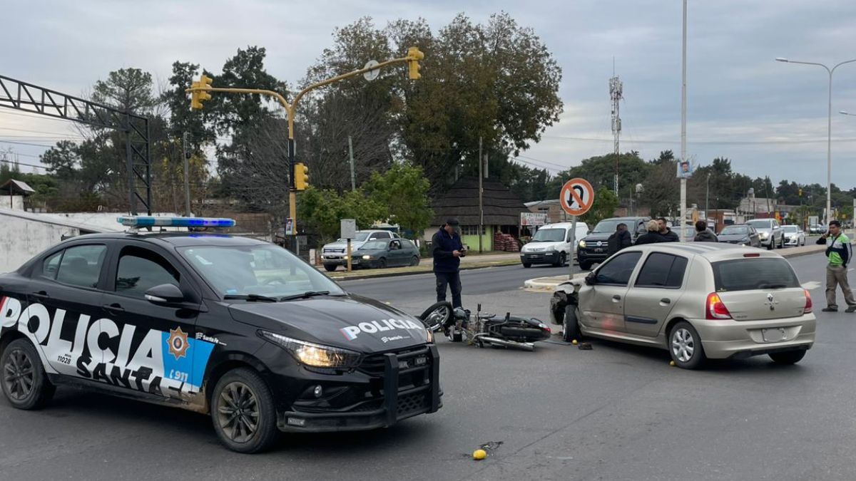 Un automóvil de la policía de Santa Fe trabajó en el lugar. Un automóvil de la policía de Santa Fe trabajó en el lugar.