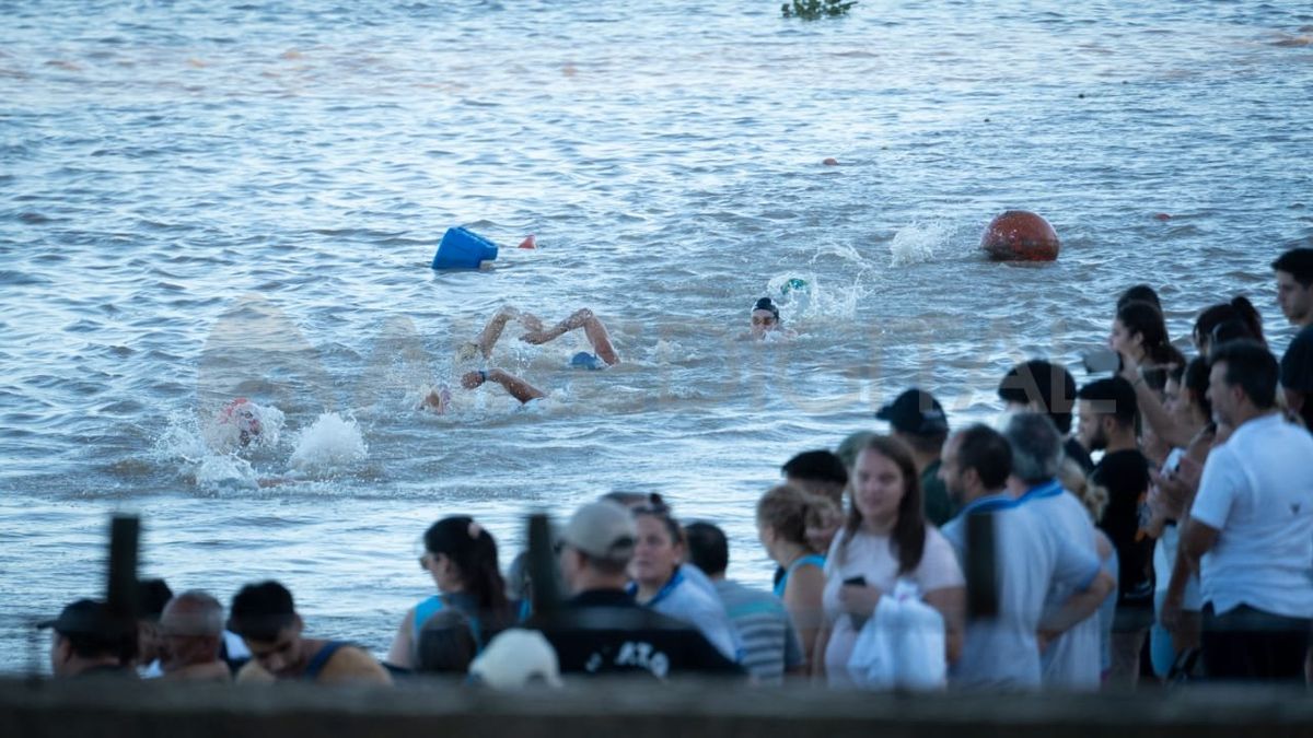 El público corondino se acercó a presenciar la primera carrera de exhibición de cara a la edición N.° 47 de la Maratón Santa Fe-Coronda que se celebrará este domingo.