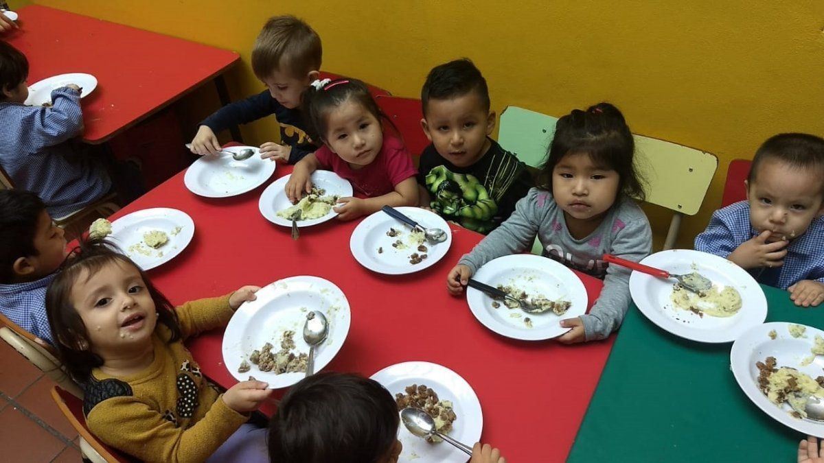 “El problema de la malnutrición tiene que ver con la desnutrición; pero comprende también la obesidad, el sobrepeso, el retraso en el crecimiento. Por eso es tan importante que se aborde de manera integral”, explicó la edila.
