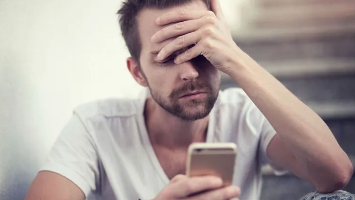 La opción que los especialistas recomiendan eliminar del celular para mayor seguridad.