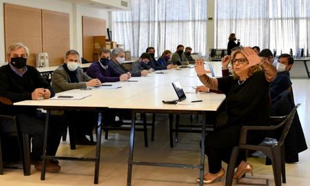 La ministra de Salud de la provincia, Sonia Martorano, encabezó este miércoles una nueva reunión del Comité Operativo de Emergencia Interministerial en la capital santafesina La ministra de Salud de la provincia, Sonia Martorano, encabezó este miércoles una nueva reunión del Comité Operativo de Emergencia Interministerial en la capital santafesina