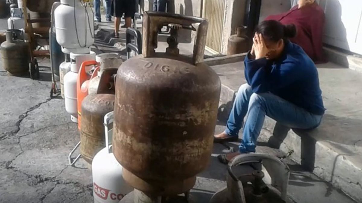 El consumo nacional es de 52 mil barriles de gas licuado diariamente y s&oacute;lo se estaban generando ocho mil hasta el viernes 11 de septiembre cuando se paraliz&oacute; en su totalidad la producci&oacute;n nacional.&nbsp;