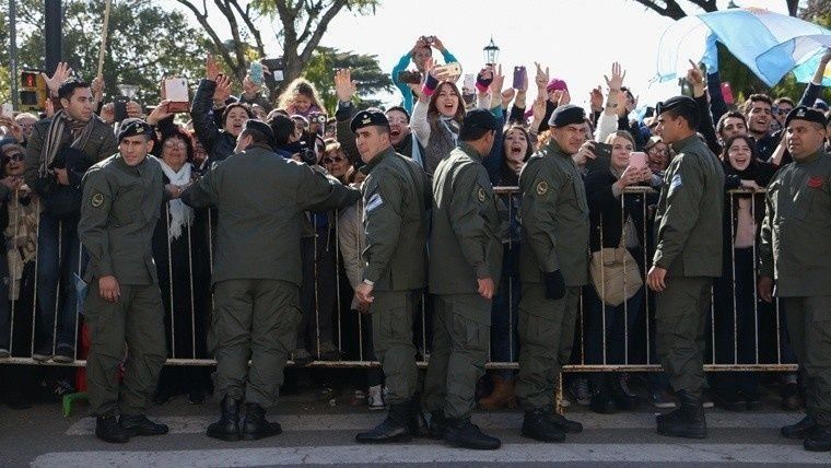 Polémica en el Día de la Bandera: habrá vallado y no se realizará el desfile