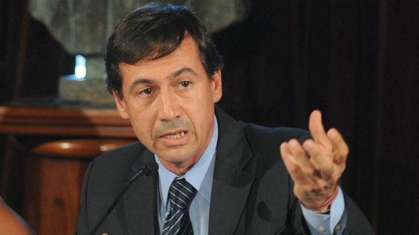 Lousteau cuestionó al jefe del interbloque Juntos por el Cambio en el Senado, Luis Naidenoff, por no tener en cuenta a un grupo de senadores de ese espacio.