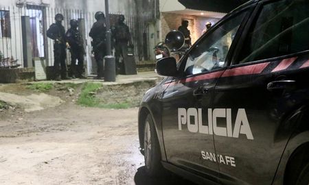 PDI en uno de los domicilios investigados en la causa judicial. PDI en uno de los domicilios investigados en la causa judicial.
