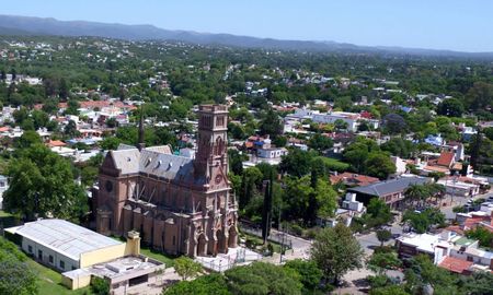 Villa Allende ofrece una propuesta cultural rica en historia, con el legado de César Augusto Ferrari y monumentos que cuentan la historia de la región. Villa Allende ofrece una propuesta cultural rica en historia, con el legado de César Augusto Ferrari y monumentos que cuentan la historia de la región.