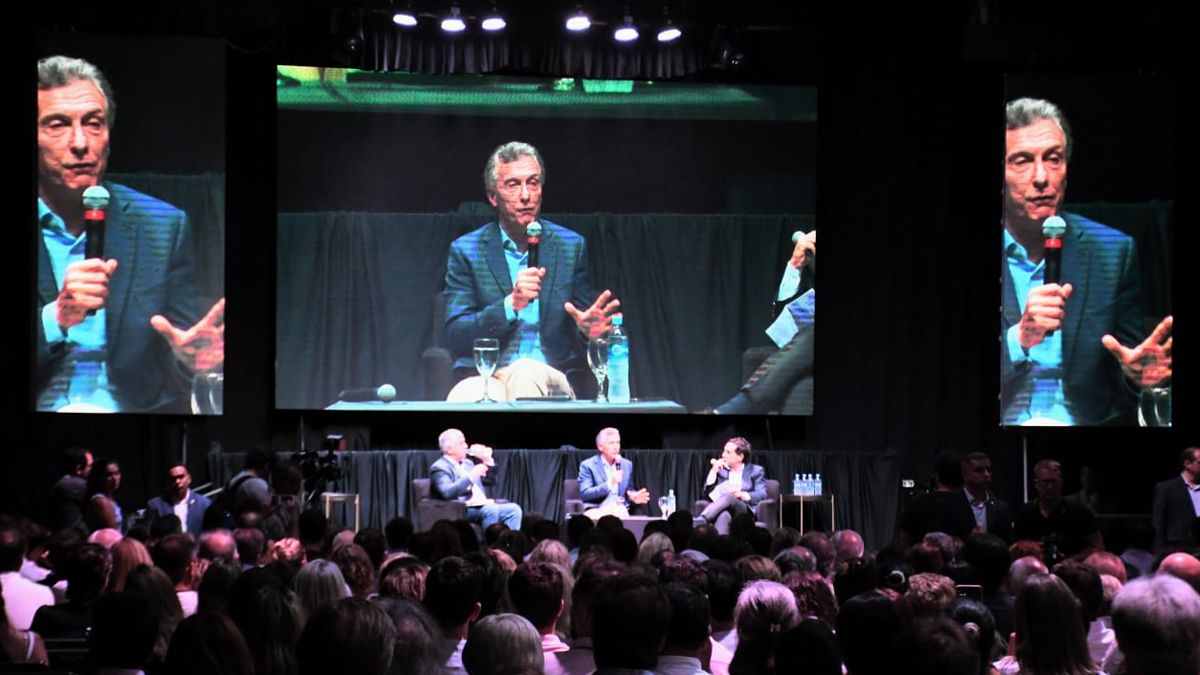 Macri presentó su libro “¿Para qué?” en el salón Metropolitano de la ciudad de Rosario.