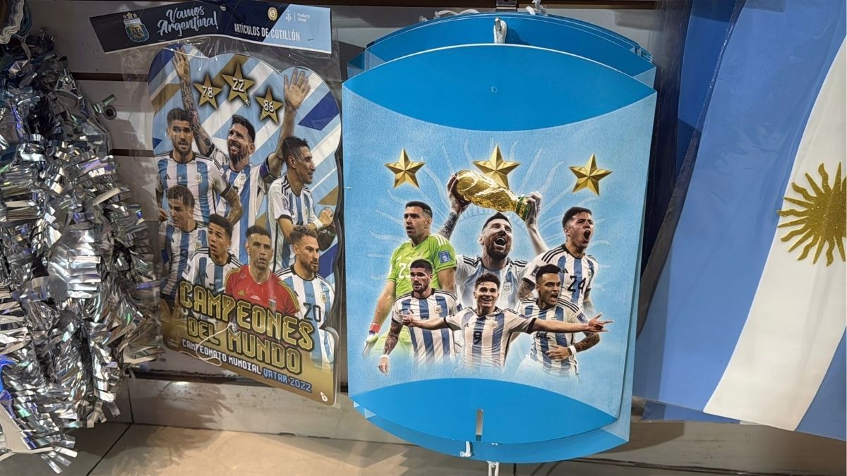 En Cotillón Fiesta esperan que la pasión argentina vuelva a reflejarse tanto en las calles como en los festejos y reuniones que acompañarán cada partido del torneo. En Cotillón Fiesta esperan que la pasión argentina vuelva a reflejarse tanto en las calles como en los festejos y reuniones que acompañarán cada partido del torneo.