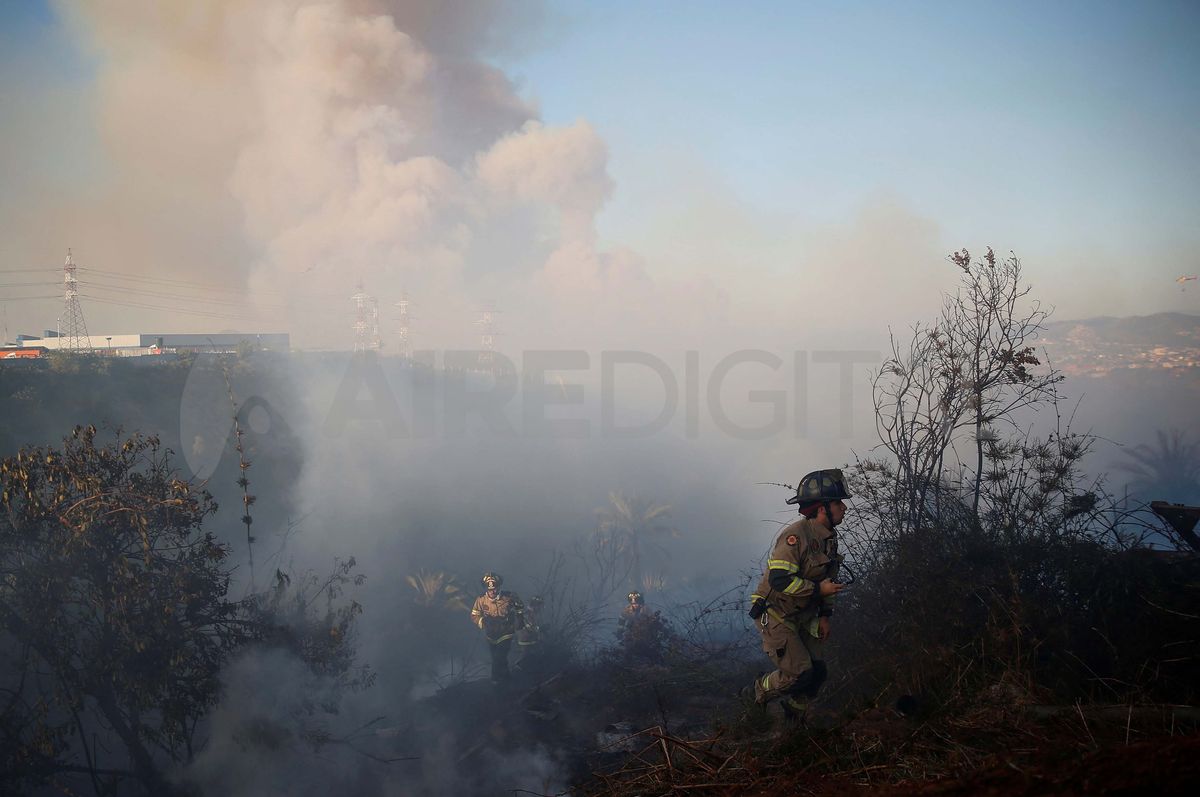 Incendios arrasan viviendas en la turística ciudad de Viña del Mar.