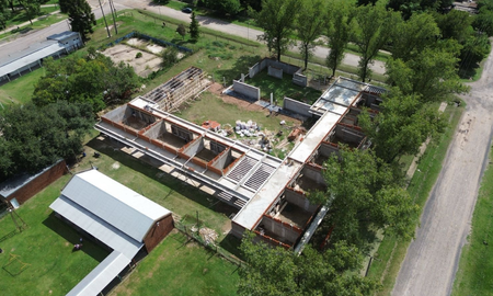 Foto de la construcción del nuevo edificio para la Escuela Julio Maiztegui de Pueblo Andino. Foto de la construcción del nuevo edificio para la Escuela Julio Maiztegui de Pueblo Andino.