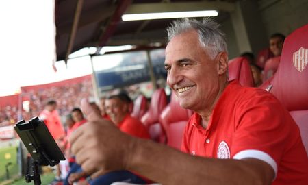 Leonardo Madelón valoró el empate de Unión contra Platense y habló del mercado de pases. Leonardo Madelón valoró el empate de Unión contra Platense y habló del mercado de pases.