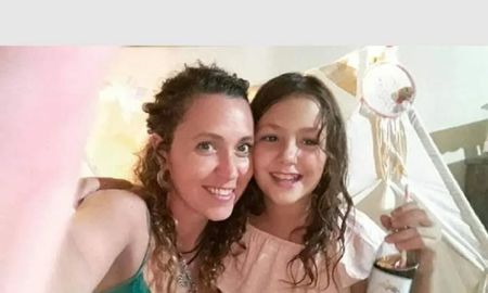 Delfina junto a su mamá Delfina junto a su mamá