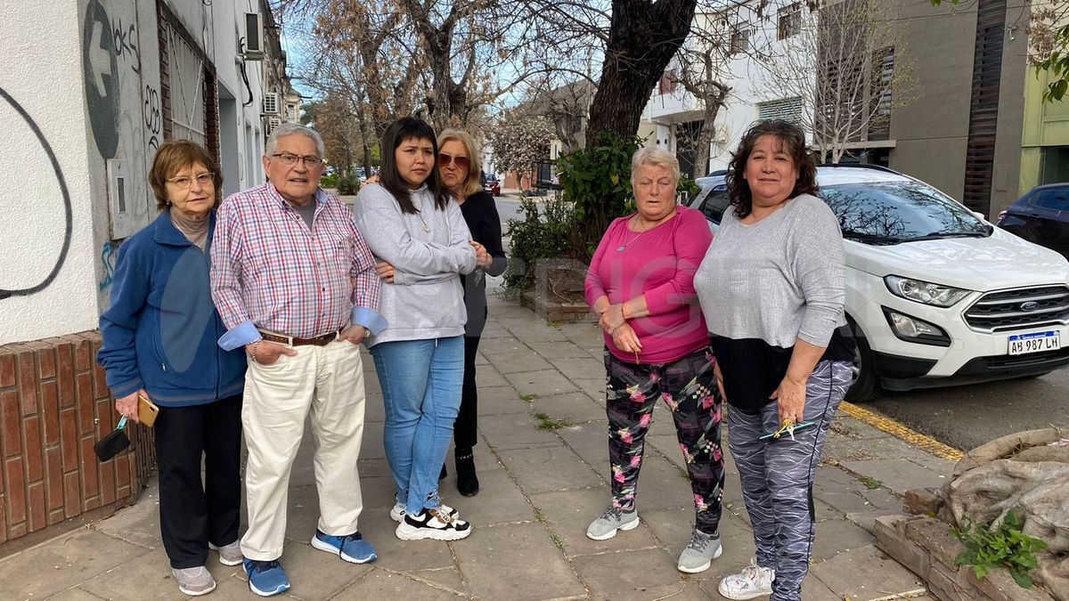 Los vecinos de barrio Candioti Sur están cansados de la inseguridad en la zona. Los vecinos de barrio Candioti Sur están cansados de la inseguridad en la zona.