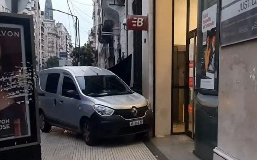 Un hombre sufrió un paro cardíaco mientras manejaba