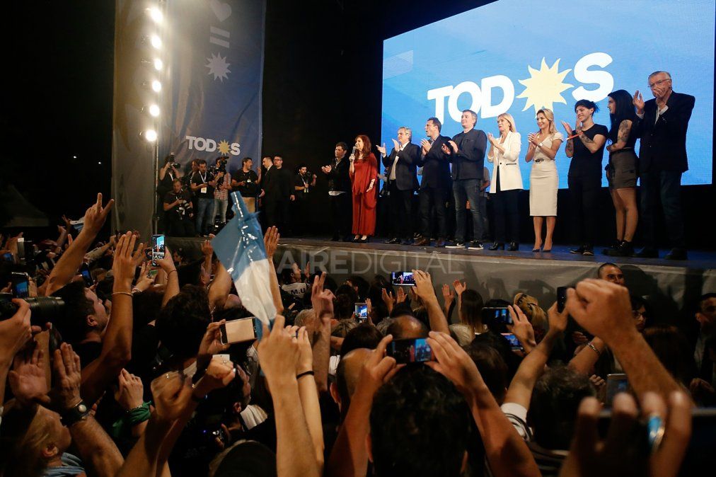 Así se vivió el triunfo electoral en el búnker del Frente de Todos en Buenos Aires