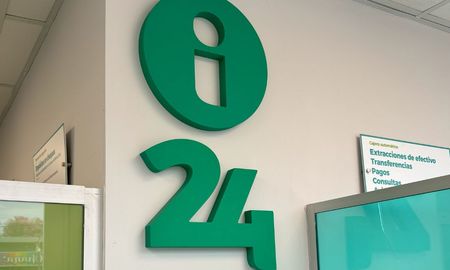 Con I-24 las empresas e individuos pueden realizar transacciones, depósitos de efectivo y gestión de valores (sin sobres) las 24 horas del día. Con I-24 las empresas e individuos pueden realizar transacciones, depósitos de efectivo y gestión de valores (sin sobres) las 24 horas del día.