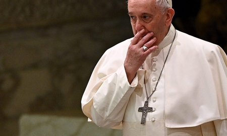 El Vaticano investiga el me gusta de la cuenta del papa en Instagram a una modelo vestida de colegiala El Vaticano investiga el me gusta de la cuenta del papa en Instagram a una modelo vestida de colegiala