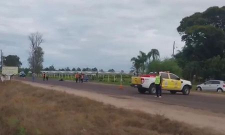 Una nena falleció en Corrientes tras ser atropellada por un vehículo, tras bajarse del colectivo corriendo. Una nena falleció en Corrientes tras ser atropellada por un vehículo, tras bajarse del colectivo corriendo.