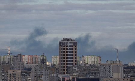 Alemania, Francia e Italia y varios otros países europeos anunciaron este domingo que también cerrarán sus espacios aéreos a aviones rusos en respuesta a la invasión de Rusia a Ucrania iniciada hace cuatro días. Alemania, Francia e Italia y varios otros países europeos anunciaron este domingo que también cerrarán sus espacios aéreos a aviones rusos en respuesta a la invasión de Rusia a Ucrania iniciada hace cuatro días.