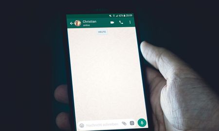 Cómo cambiar el color de tus conversaciones de WhatsApp Cómo cambiar el color de tus conversaciones de WhatsApp