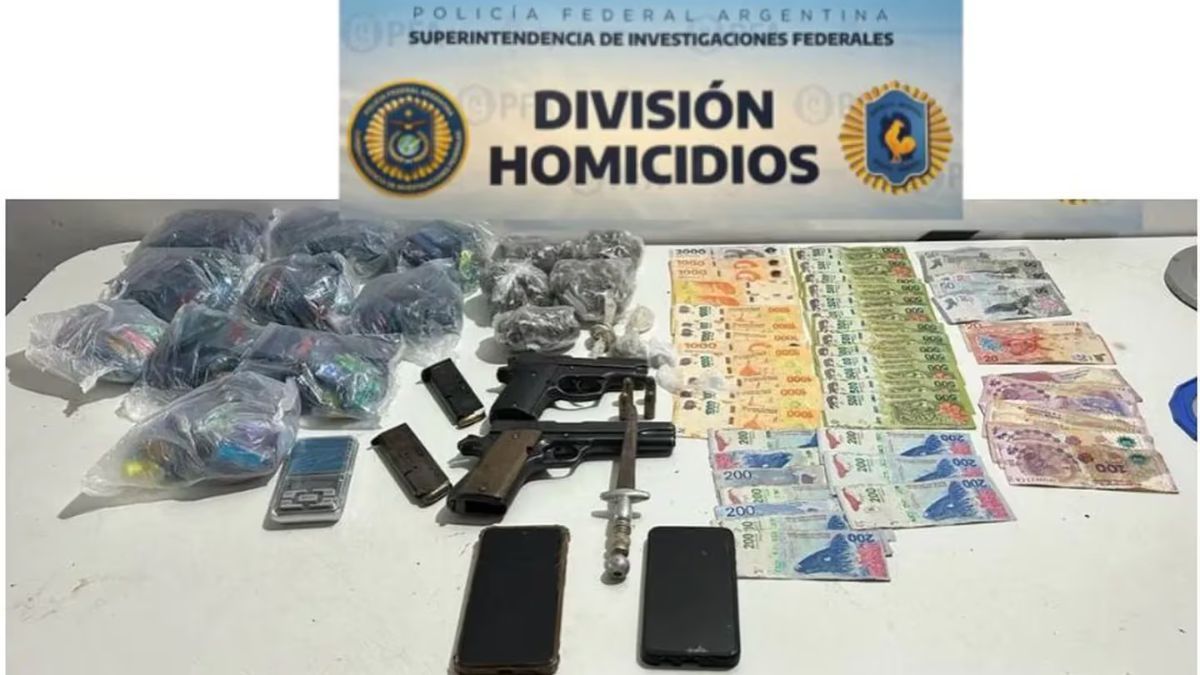 Armas y dinero secuestrado en San Miguel. Armas y dinero secuestrado en San Miguel.