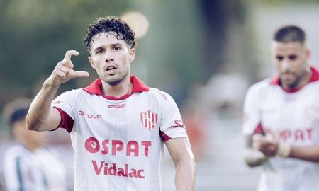 Unión se quedó con el primer partido del año en la Serie Río de la Plata y uno de los protagonistas fue Julián Palacios, autor del segundo gol rojiblanco ante Alianza Lima. Unión se quedó con el primer partido del año en la Serie Río de la Plata y uno de los protagonistas fue Julián Palacios, autor del segundo gol rojiblanco ante Alianza Lima.