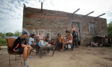 Casi el 17% de los argentinos se hacina en viviendas precarias en las que no se puede mantener la higiene. Casi el 17% de los argentinos se hacina en viviendas precarias en las que no se puede mantener la higiene.