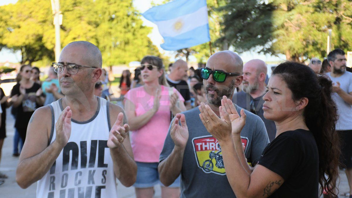 Los rosarinos también se concentraron en el Monumento a la Bandera para reclamar seguridad.