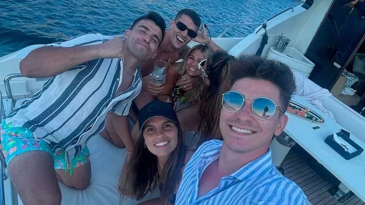 Julián Álvarez disfruta de sus vacaciones con el Huevo Acuña y Erik Lamela.