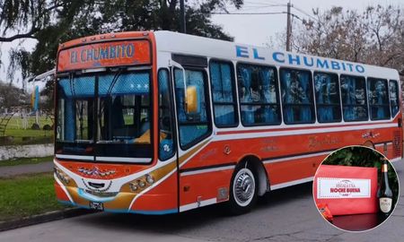 El pintoresco colectivo de Santa Fe ofreció su unidad para colaborar con la logística de la campaña “Esta Navidad, regalá una Nochebuena”. El pintoresco colectivo de Santa Fe ofreció su unidad para colaborar con la logística de la campaña “Esta Navidad, regalá una Nochebuena”.
