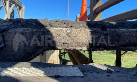 A tres semanas del cierre del Puente Carretero Santa Fe - Santo Tomé, se conoció que se agravó el problema en el tramo dañado del viaducto. A tres semanas del cierre del Puente Carretero Santa Fe - Santo Tomé, se conoció que se agravó el problema en el tramo dañado del viaducto.