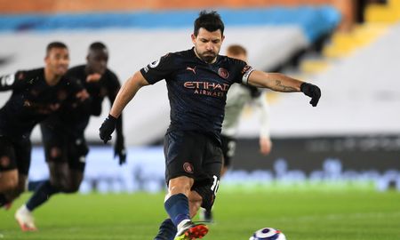 El Kun Agüero volvió a anotar un gol en la victoria 3-0 del Manchester City sobre el Fulham por la Premier League. El Kun Agüero volvió a anotar un gol en la victoria 3-0 del Manchester City sobre el Fulham por la Premier League.