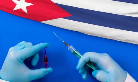 El presidente de Cuba, Miguel Díaz-Canel, anunció hoy que la vacuna cubana Abdala contra la Covid-19 ya está autorizada en casos de emergencia con niños de dos a 11 años de edad. El presidente de Cuba, Miguel Díaz-Canel, anunció hoy que la vacuna cubana Abdala contra la Covid-19 ya está autorizada en casos de emergencia con niños de dos a 11 años de edad.