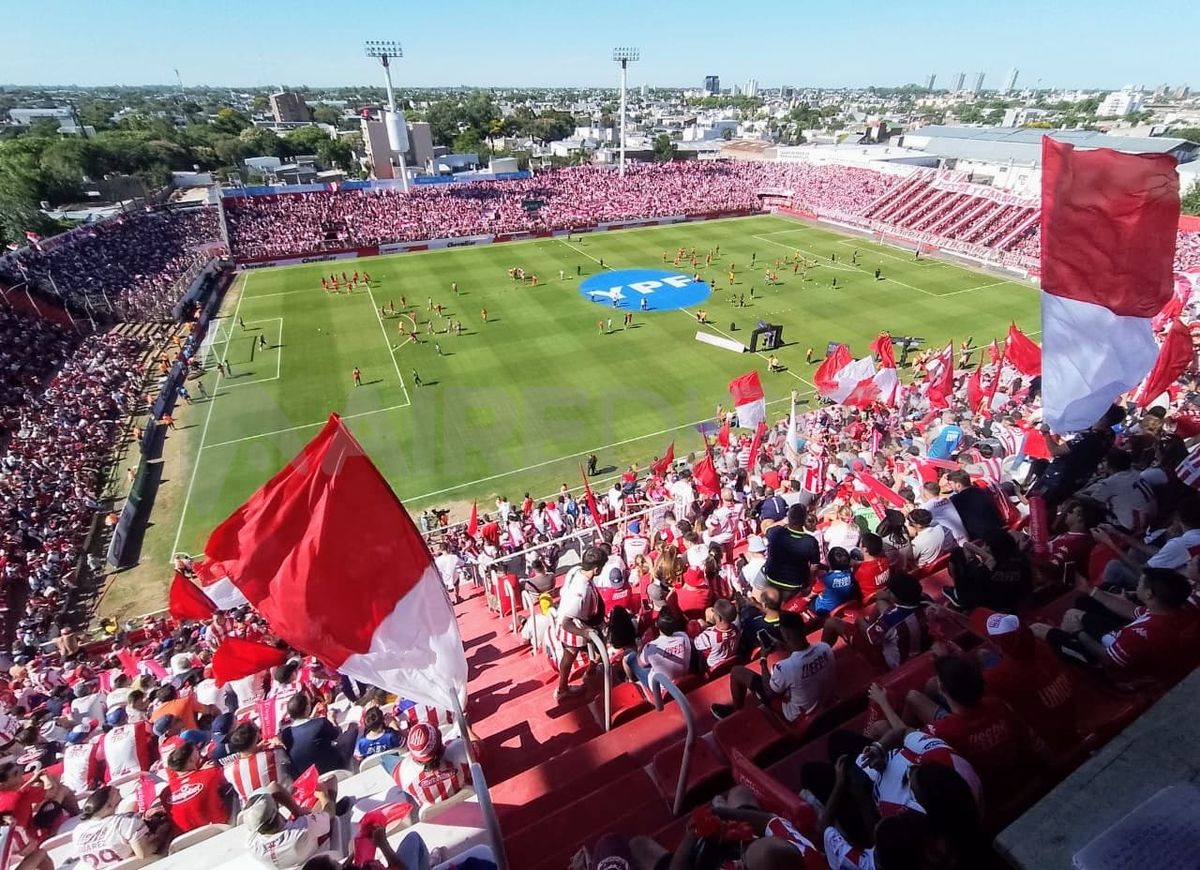 Así está el estadio 15 de Abril en la previa del cásico santafesino.