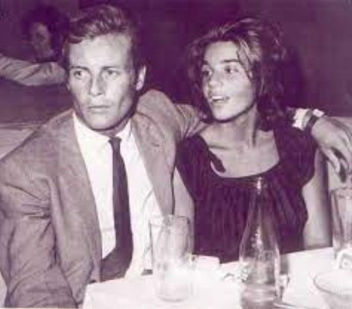 Mario Sarrabayrouse fue el primer marido de Susana Giménez. Mario Sarrabayrouse fue el primer marido de Susana Giménez.